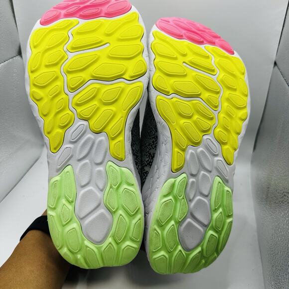 Size 9 - New Balance Fresh Foam X 1080 White Vibrant Green 2022 - W1080SLM - Picture 7 of 8